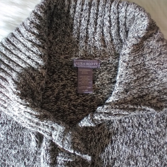 Laura Scott button down sweater - Picture 3 of 10